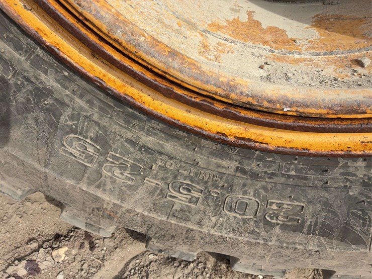 caterpillar-938f-image-8