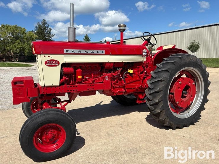 1961-case-ih-560-image-1