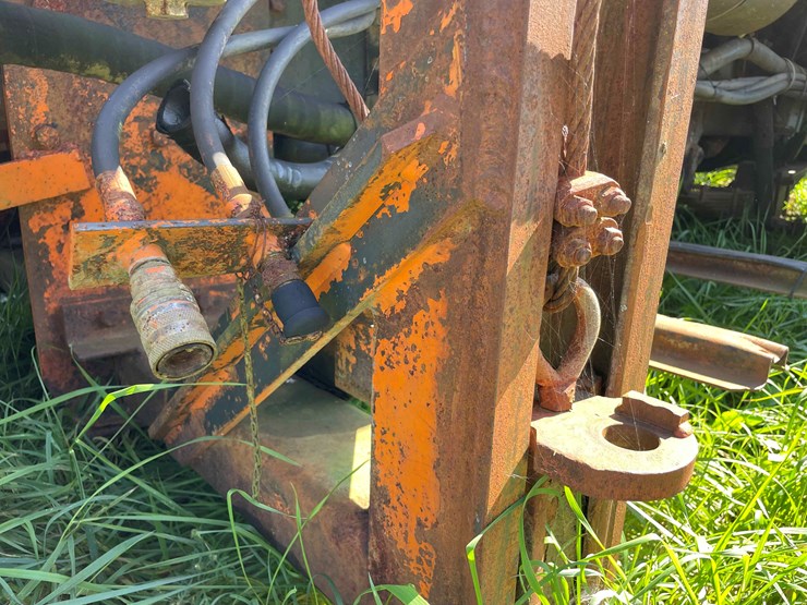 1984-ford-8000-image-32