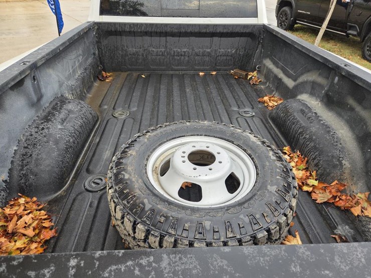 2017-dodge-ram-3500-image-27