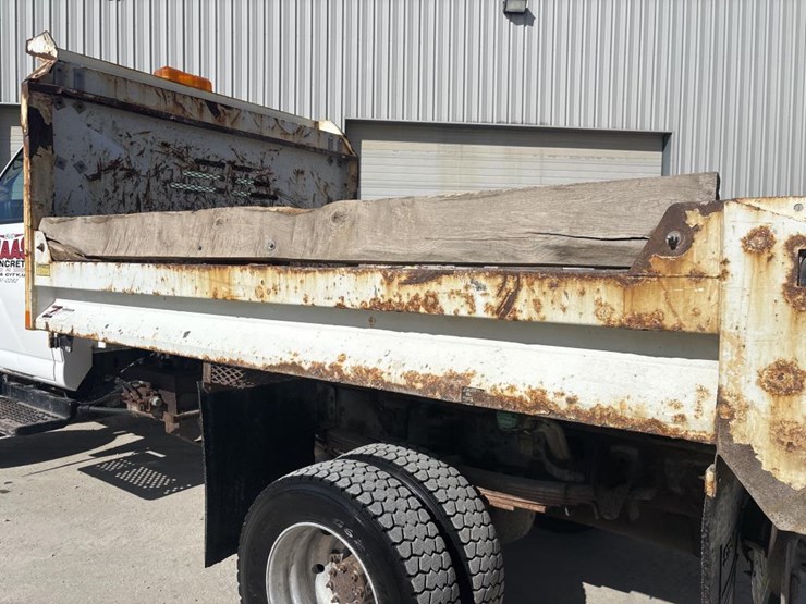 #5081-•-2005-gmc-c4500-4x4-single-axle-dump-truck-image-14