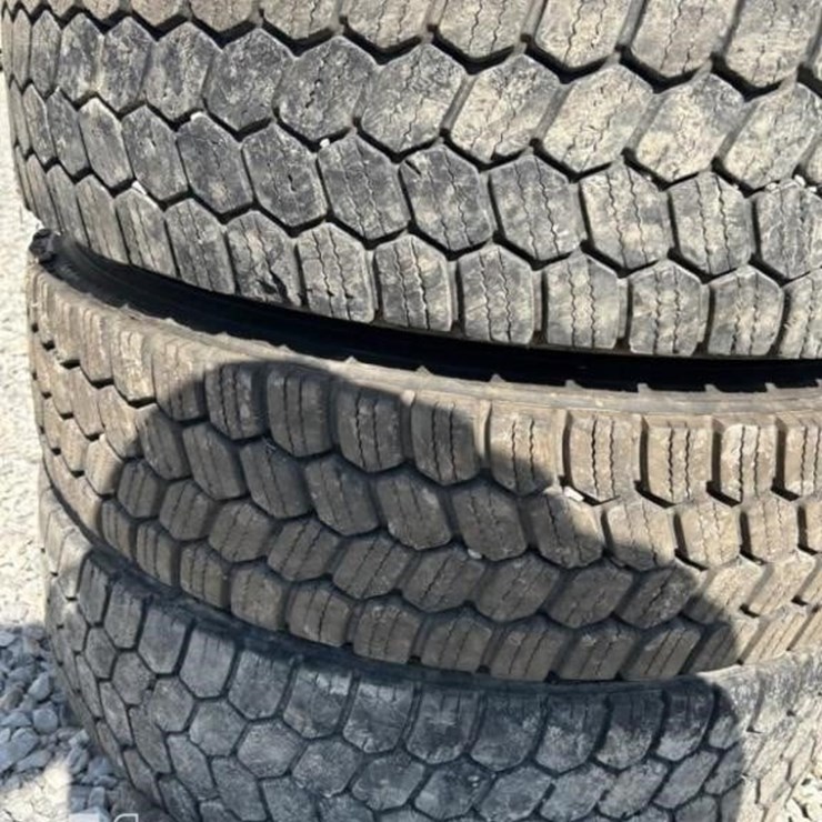 BRIDGESTONE 11R22.5