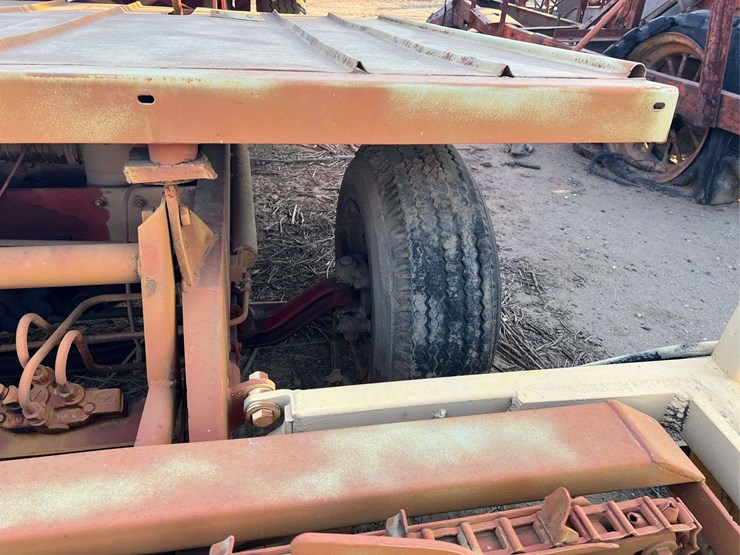 self-propelled-bale-accumulator-image-10