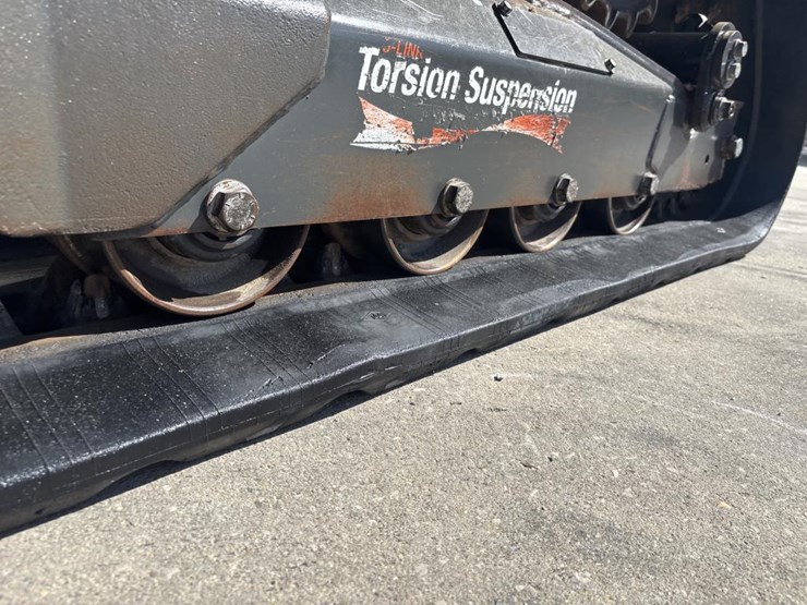 2022-bobcat-t870-image-49