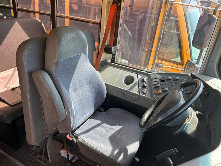 #408-•-2014-ic-corporation-pb105-bus-1401-image-12