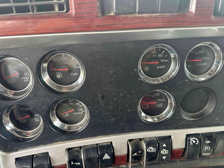 2007-kenworth-w900-image-18