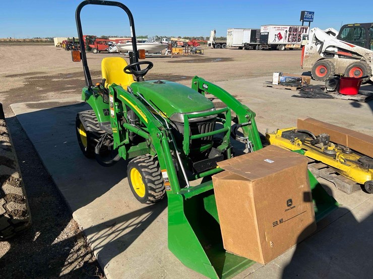 john-deere-2305-image-3