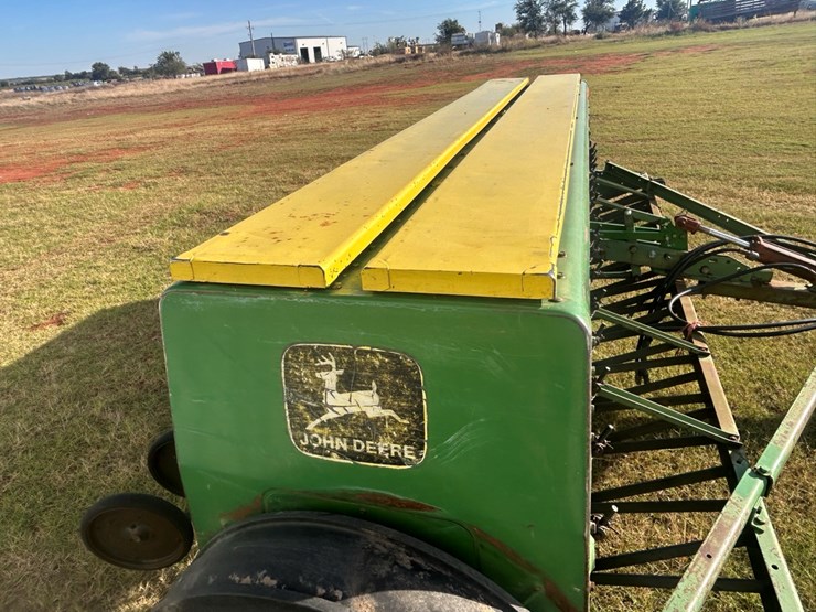 john-deere-8300-image-3