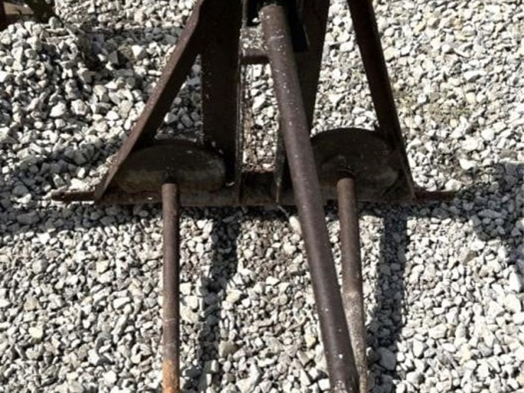 3pt-bale-spear-image-2