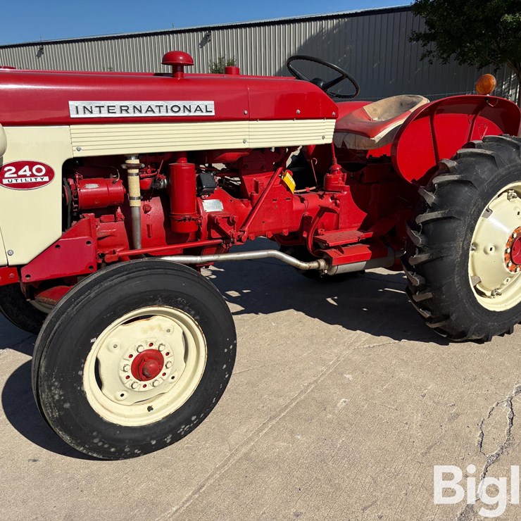 1961 INTERNATIONAL 240