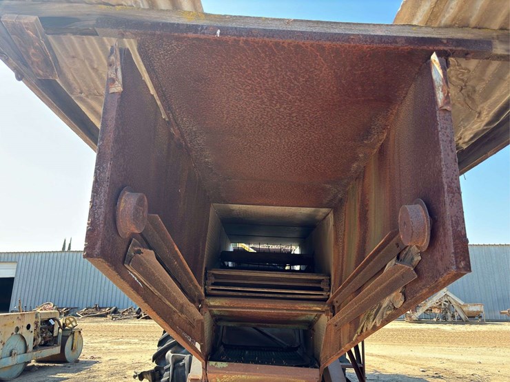 john-deere-pull-type-combine-image-31