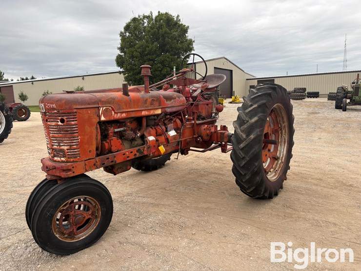 1954-ih-farmall-super-h-2wd-tractor-image-1