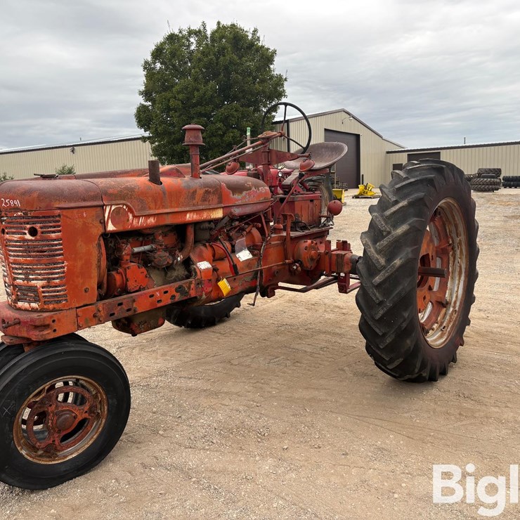 1954 IH Farmall Super H 2WD Tractor