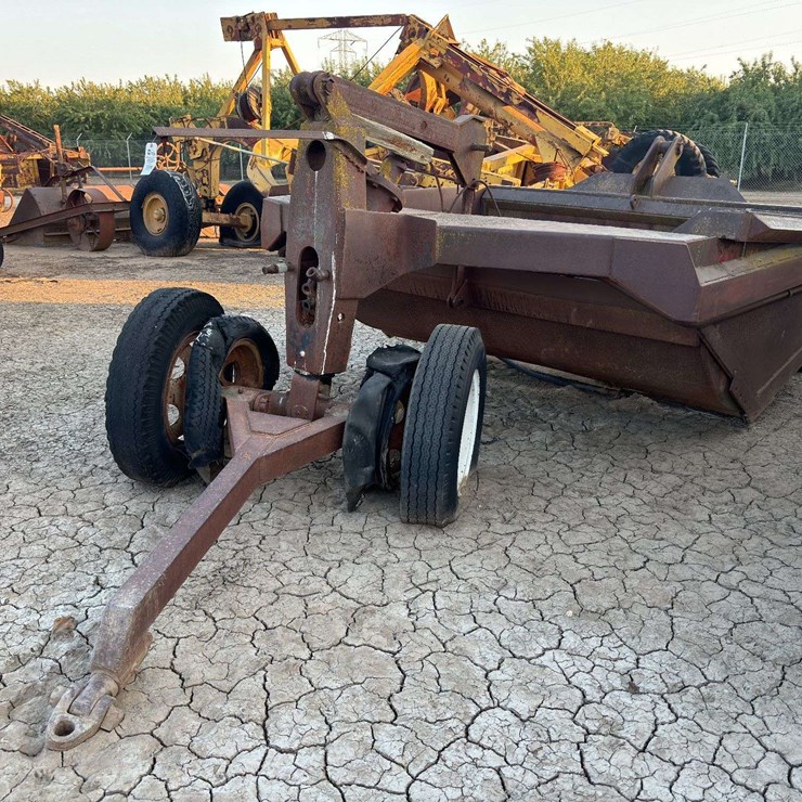 Pull Type Pan Scraper