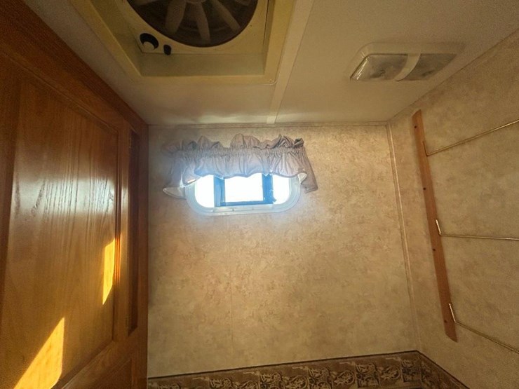 2006-forest-river-cedar-creek-30rkts-camper-image-23