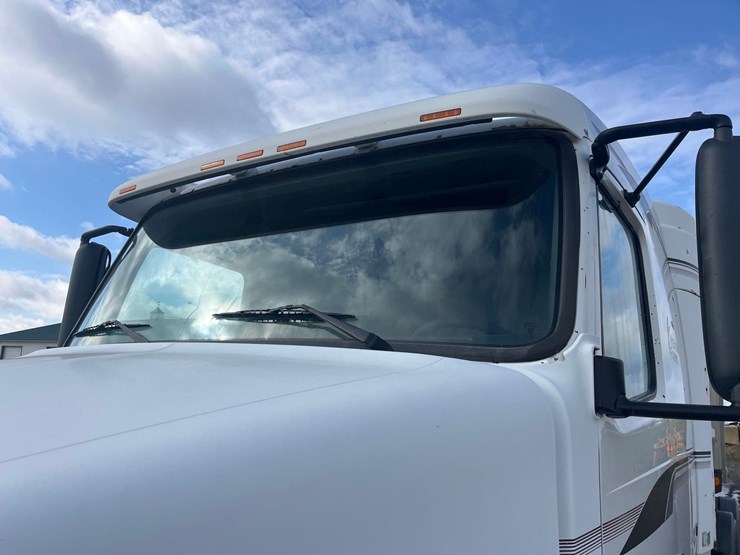 1998-volvo-semi-image-19