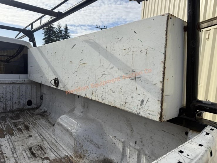 2015-ford-f350-xlt-image-24