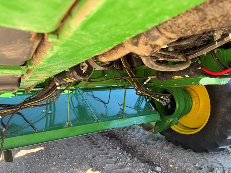 2019-john-deere-w235-image-33