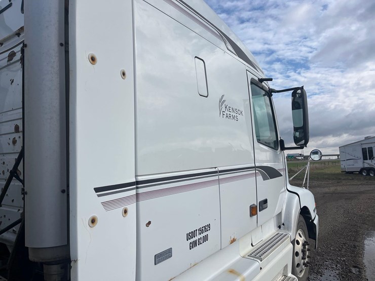 1998-volvo-semi-image-15