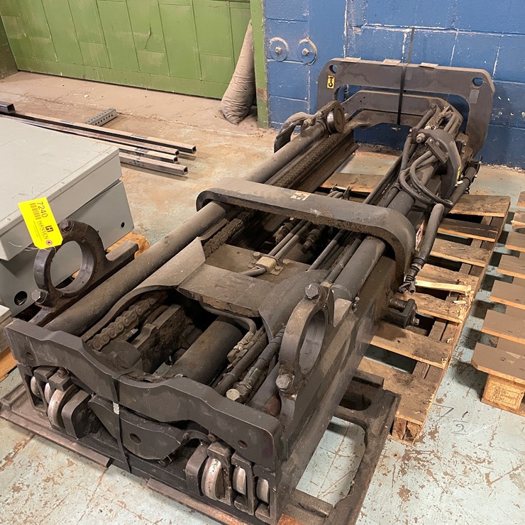 #7240 • Caterpillar Forklift Mast