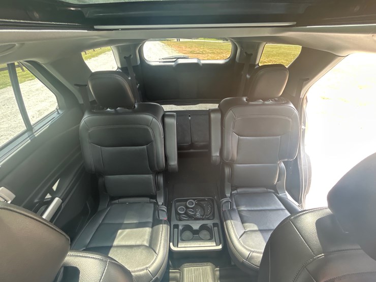 2021-ford-explorer-image-18
