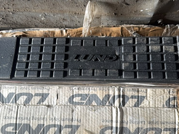 lund-running-boards-image-2