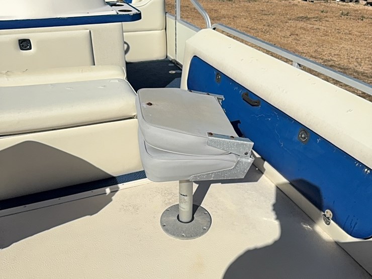 2001-22-foot-crest-pontoon-boat-with-90-horse-mercury-image-10