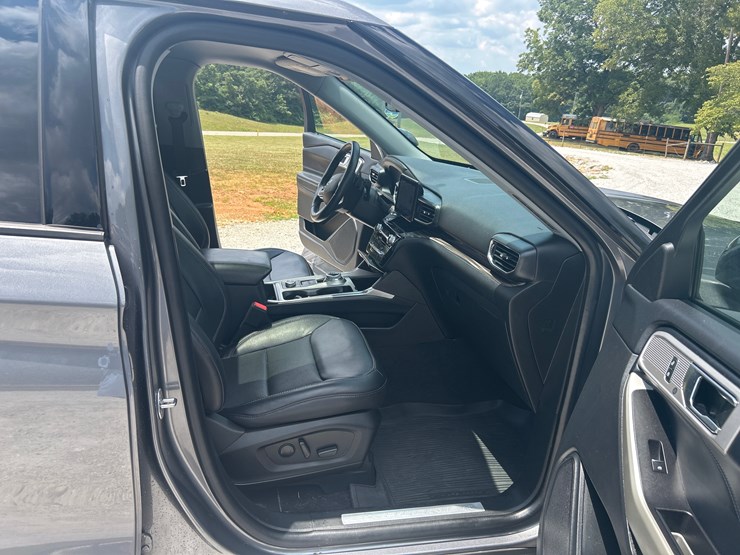 2021-ford-explorer-image-14