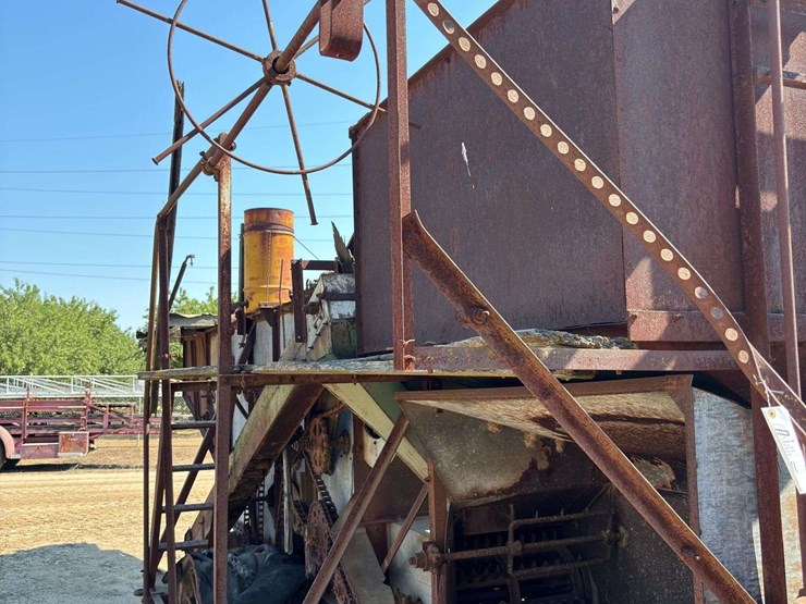 john-deere-pull-type-combine-image-47