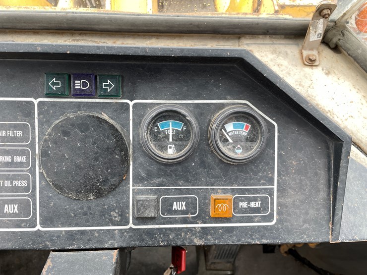 deere-244e-image-61