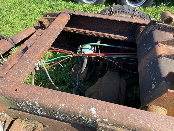 1984-ford-8000-image-26