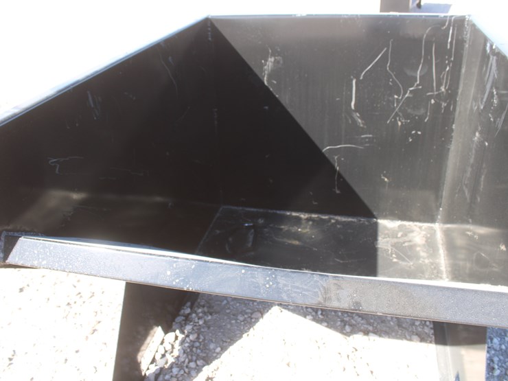 #4080-•-2-yard-skid-steer-hopper-with-fork-pockets-image-2