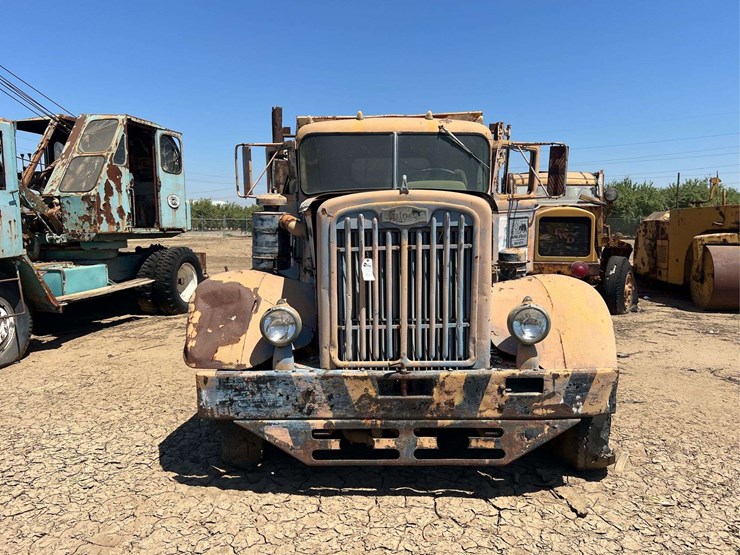 autocar-diesel-dump-truck-image-4