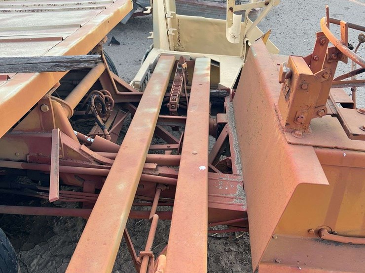 self-propelled-bale-accumulator-image-5