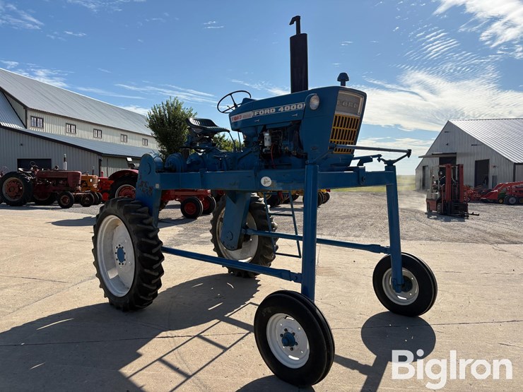 1969-ford-4000-image-3