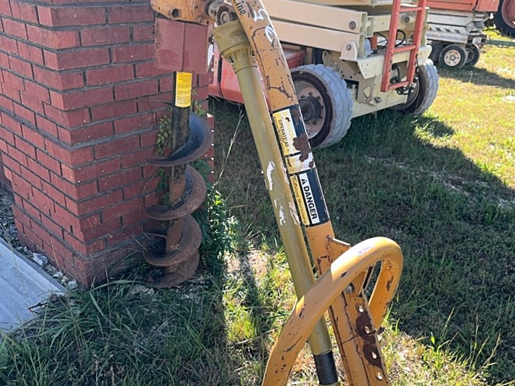 3-point-post-hole-digger-image-3
