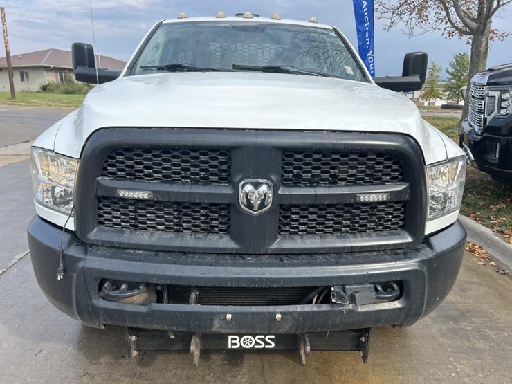 2015-dodge-ram-3500-image-8