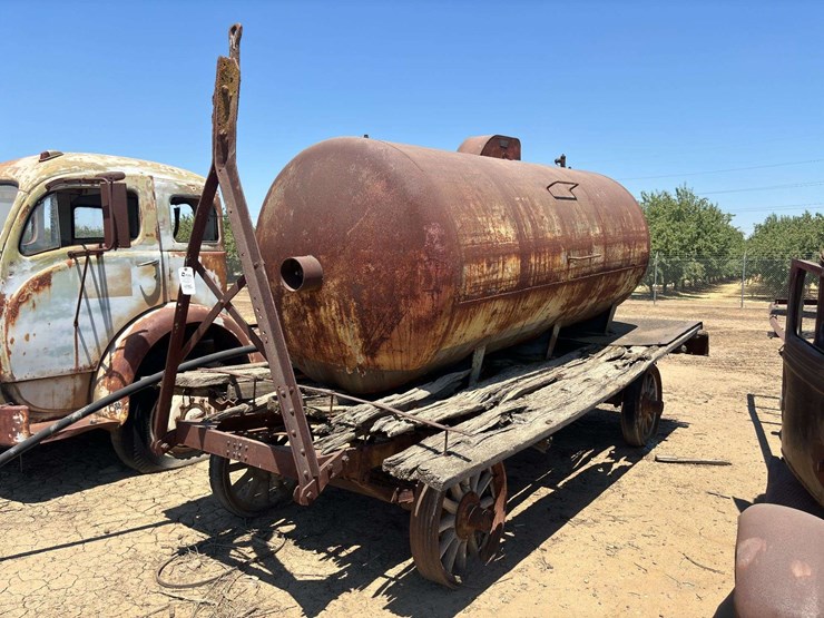 propane-tank-on-wagon-image-1