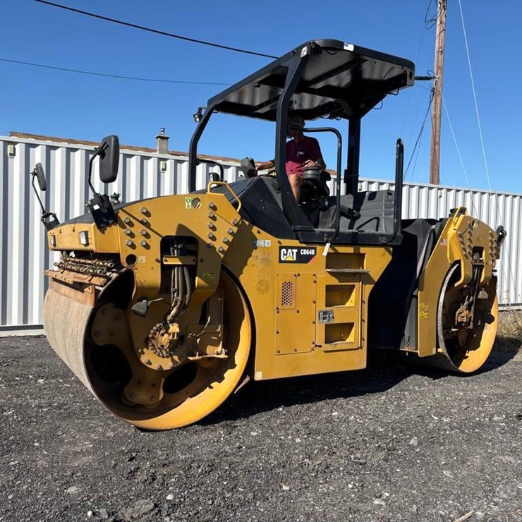 2016 CATERPILLAR CB64B