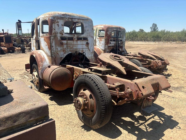 white-3000-truck-image-12