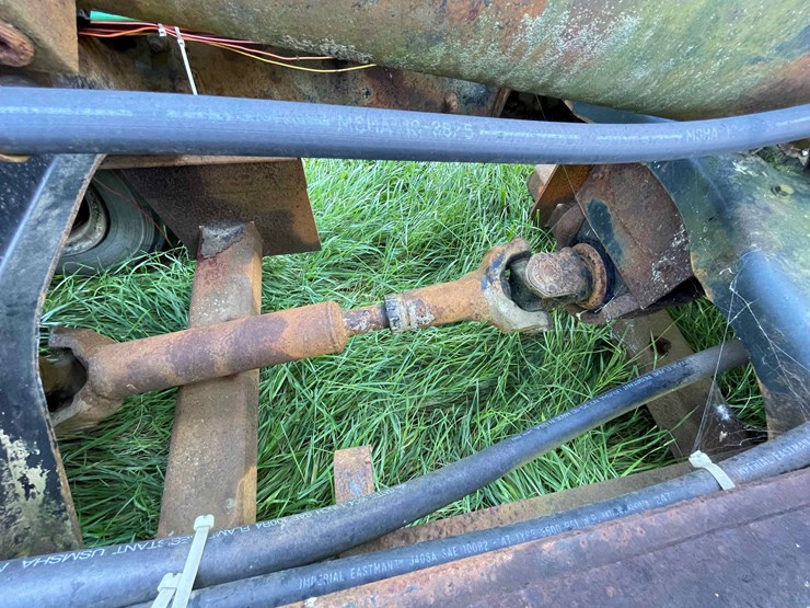 1984-ford-8000-image-28