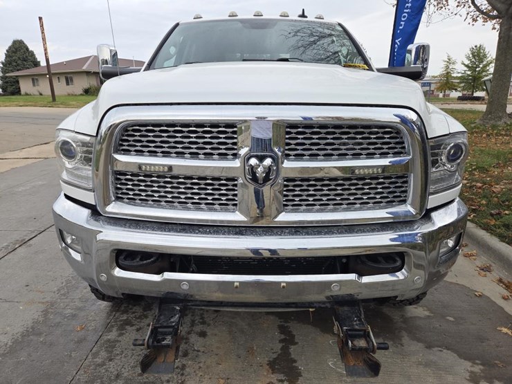 2017-dodge-ram-3500-image-8