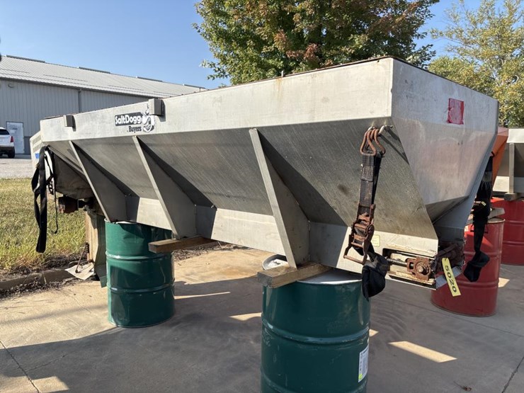 #5020-•-buyers-salt-dogg-sch120-salter/sander-image-1