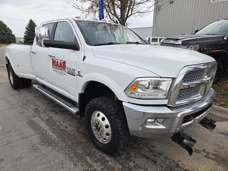 2017-dodge-ram-3500-image-7
