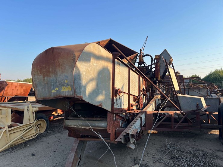 minneapolis-moline-pull-type-combine-image-6