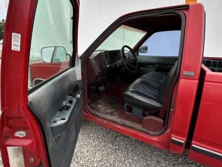 1993-chevrolet-cheyenne-2500-image-12