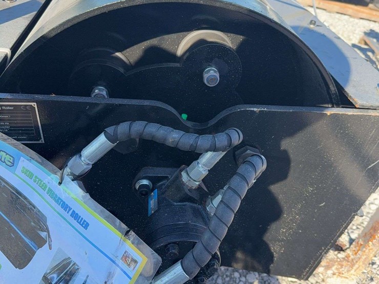 skid-steer-vibratory-roller-image-5