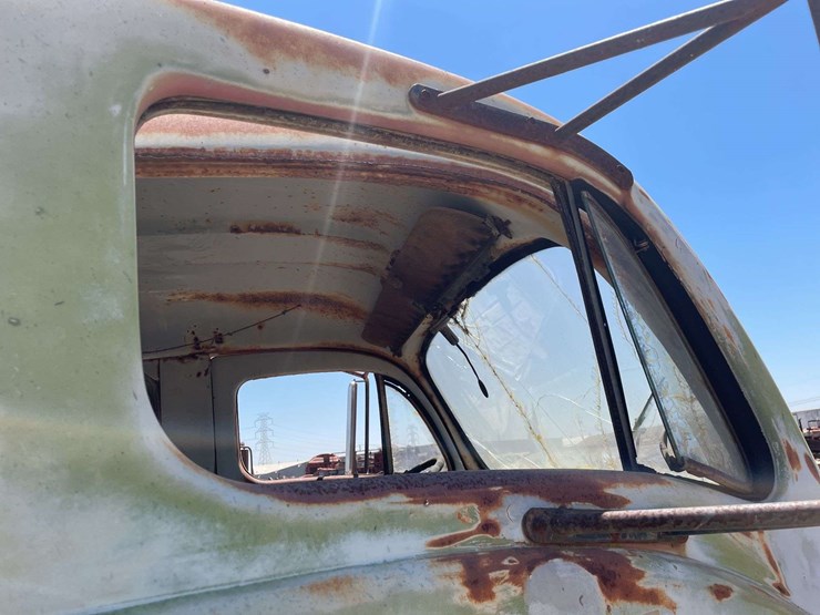 white-3000-truck-image-19