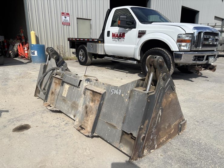 #5068-•-approx-84"-bobcat-combination-bucket-image-4