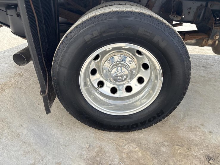 2015-dodge-ram-3500-image-28